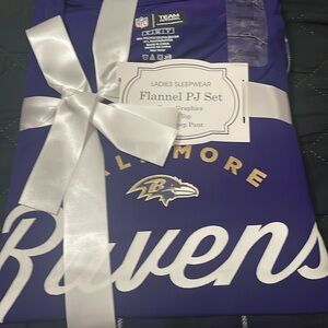Baltimore Ravens ladies sleep set. T-shirt with flannel pants. NWT small.